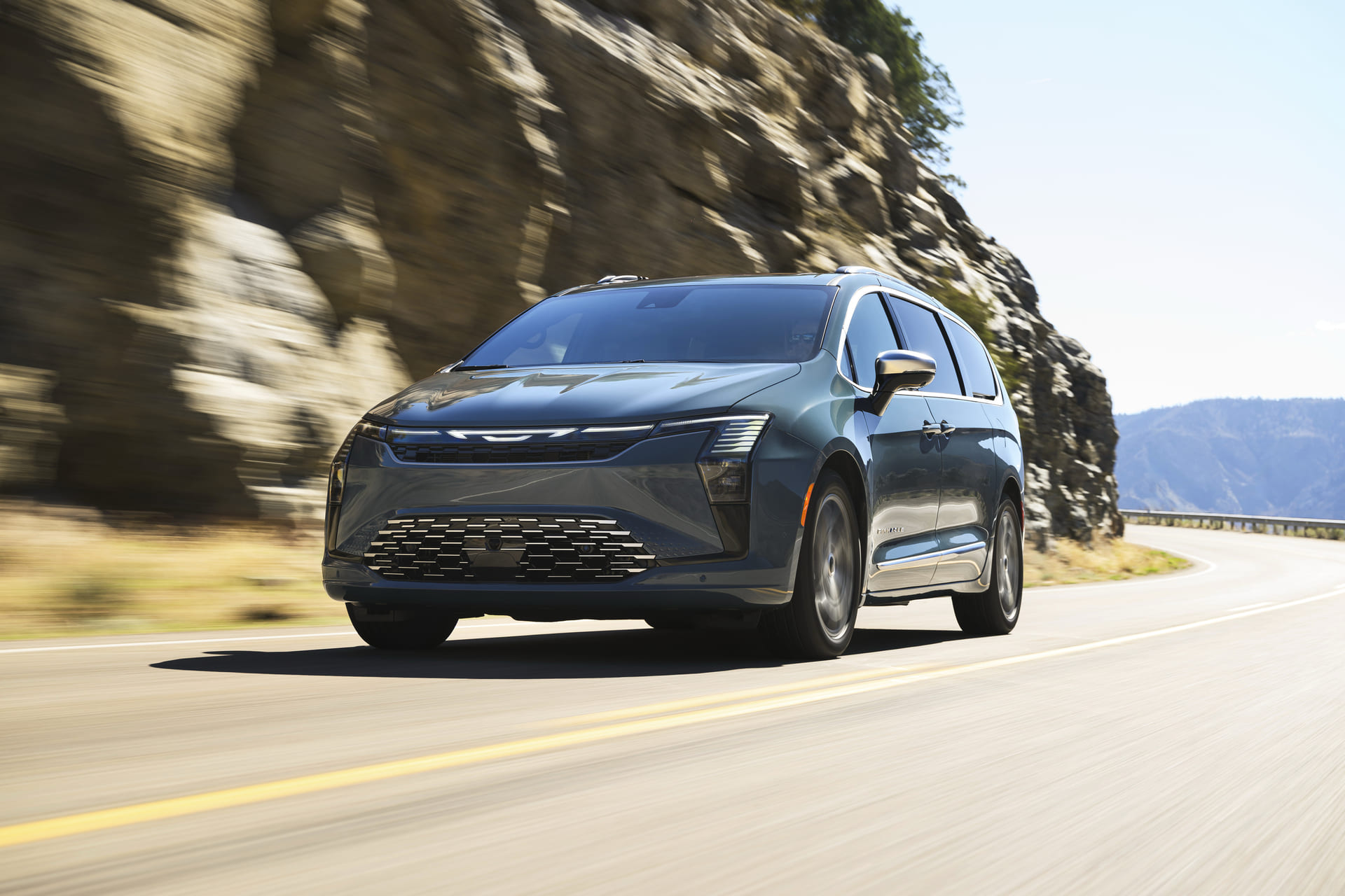 2027 Chrysler Pacifica adjustable-height power liftgate feature guide